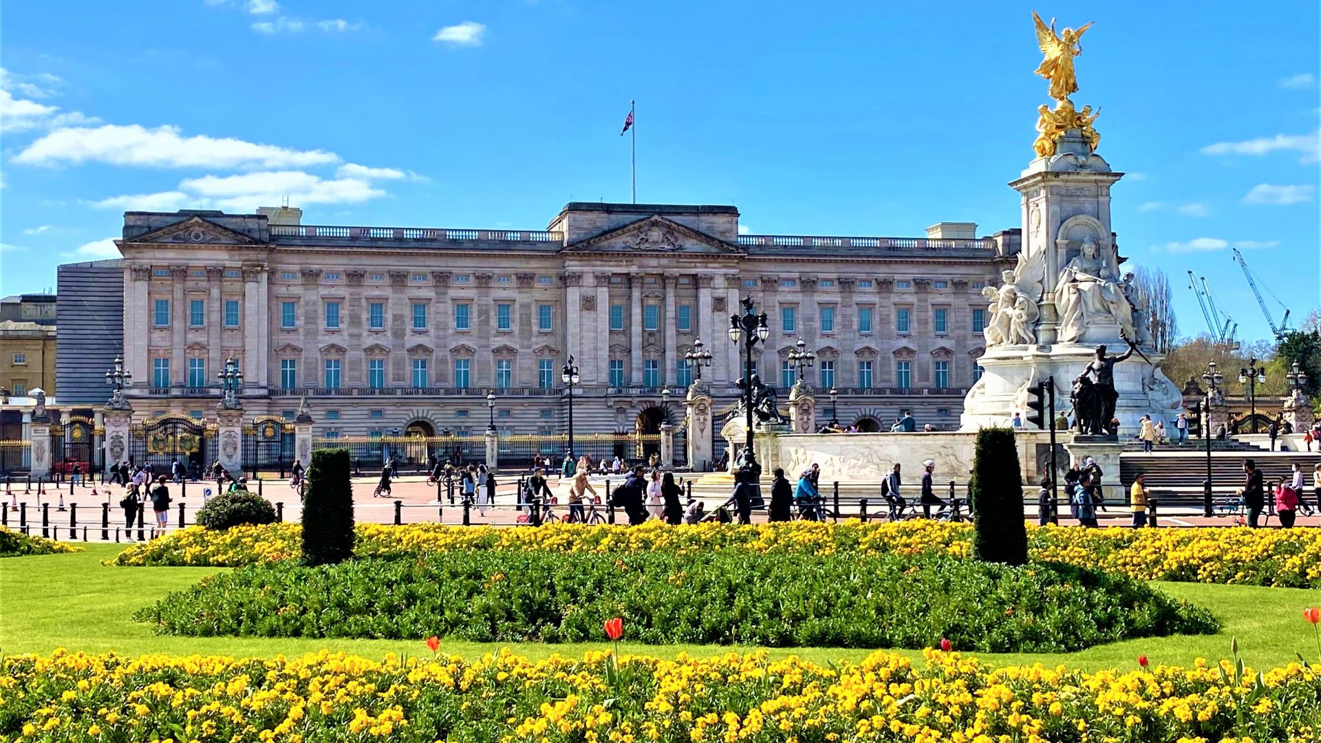 The Garden at Buckingham Palace with Royal Parks Walking Tour